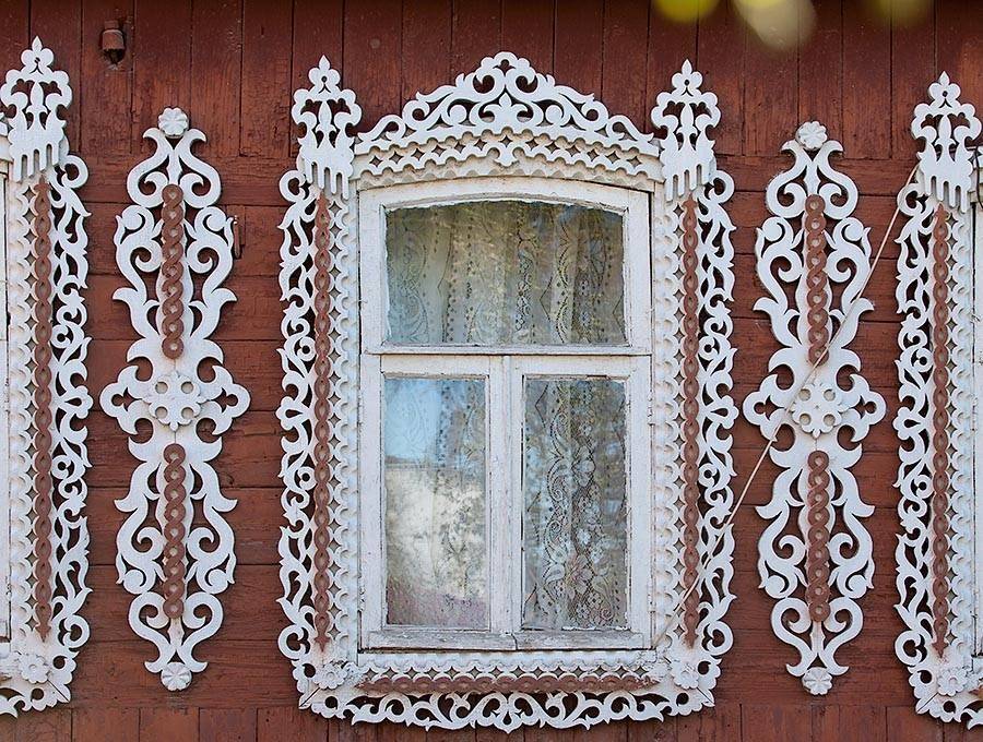 Резные наличники на окна своими руками – выбор древесины, основные этапы изготовления и установка отделки