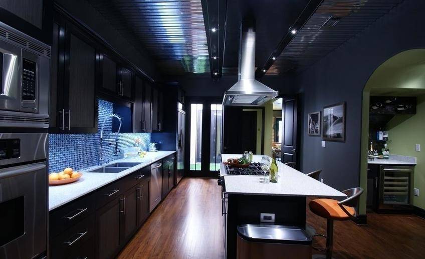 Натяжной потолок черный фото на кухне