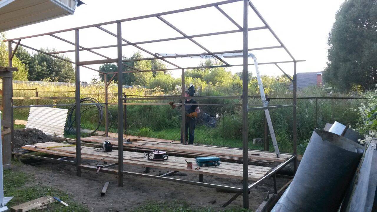 Cарай из металлопрофиля своими руками: с односкатной крышей, плюсы и минусы