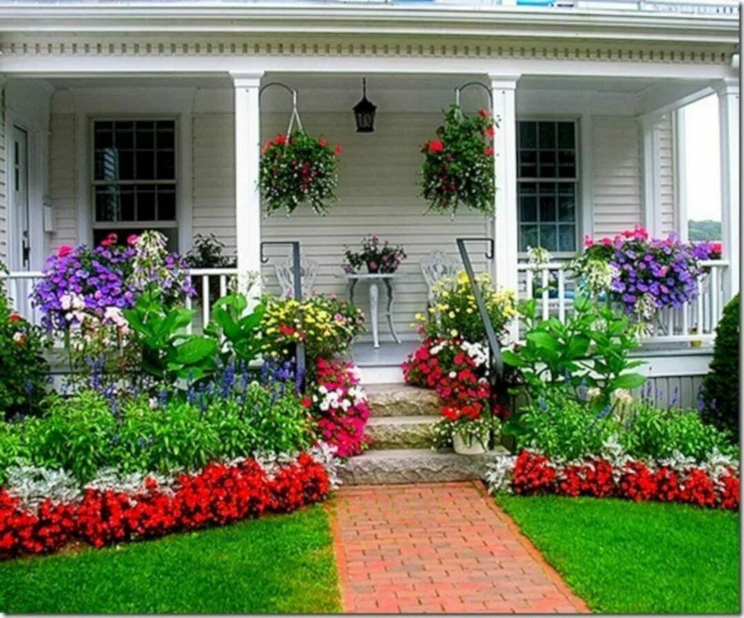 Как оформить палисадник цветами перед домом фото красиво