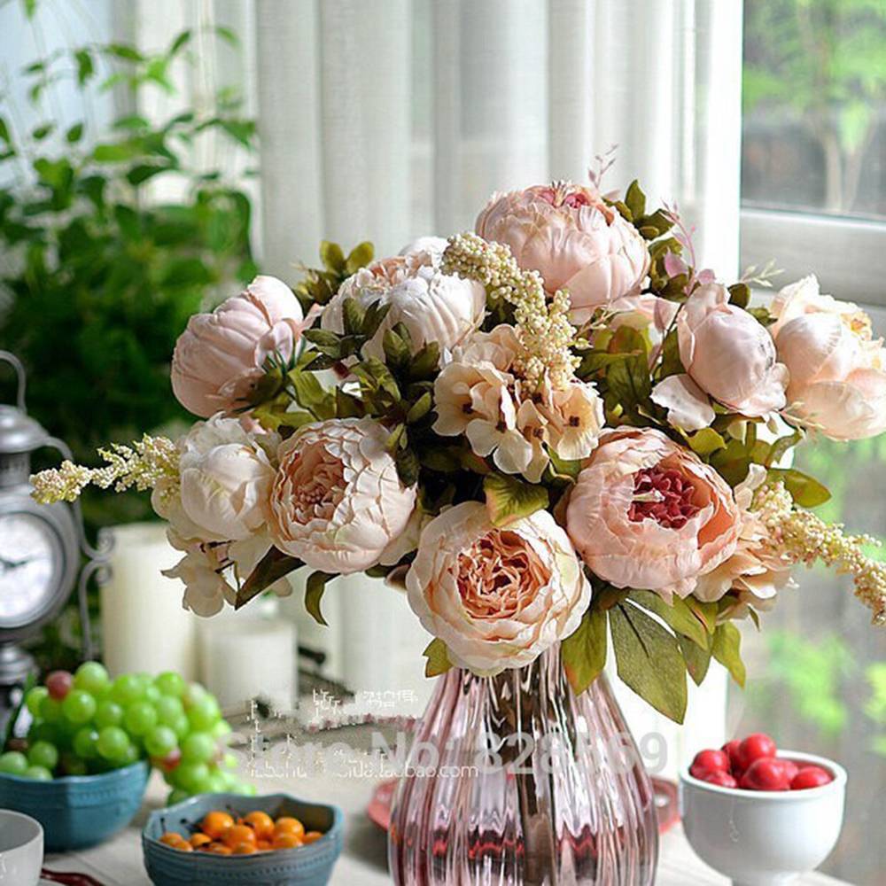 цветочная композиция на стол с пионами