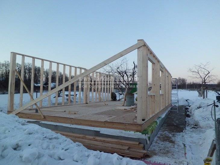 Можно ли строить каркасный дом зимой?