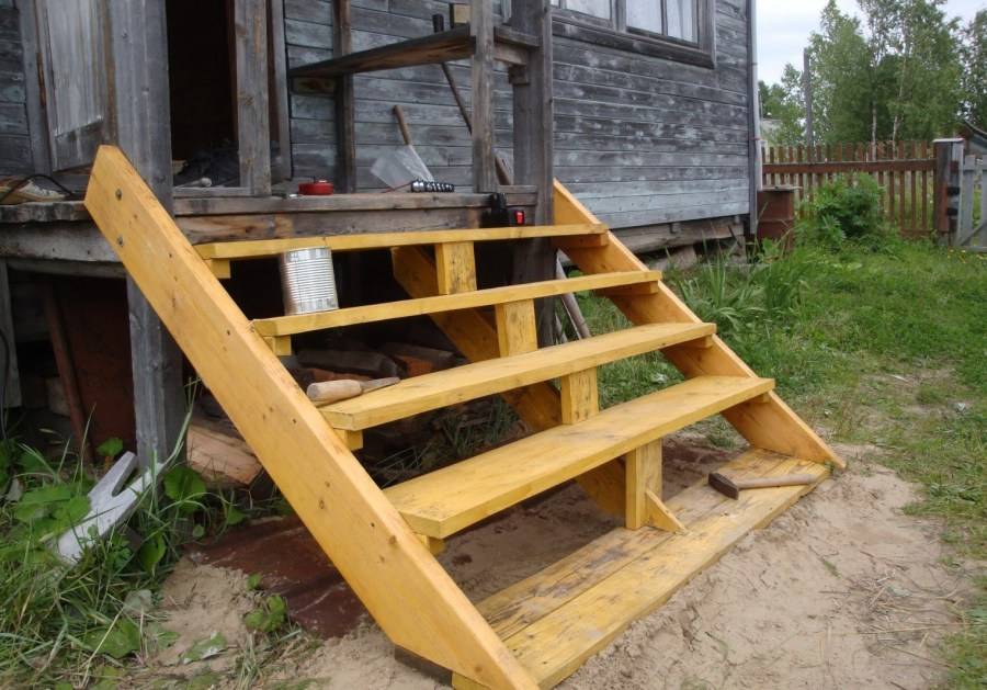 Крыльцо для частного дома из поликарбоната