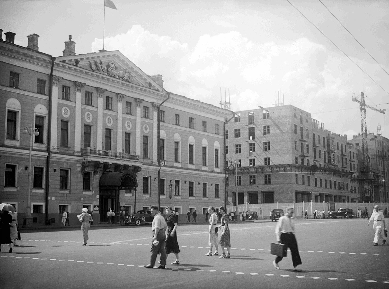 дом в москве который передвинули вместе с жильцами