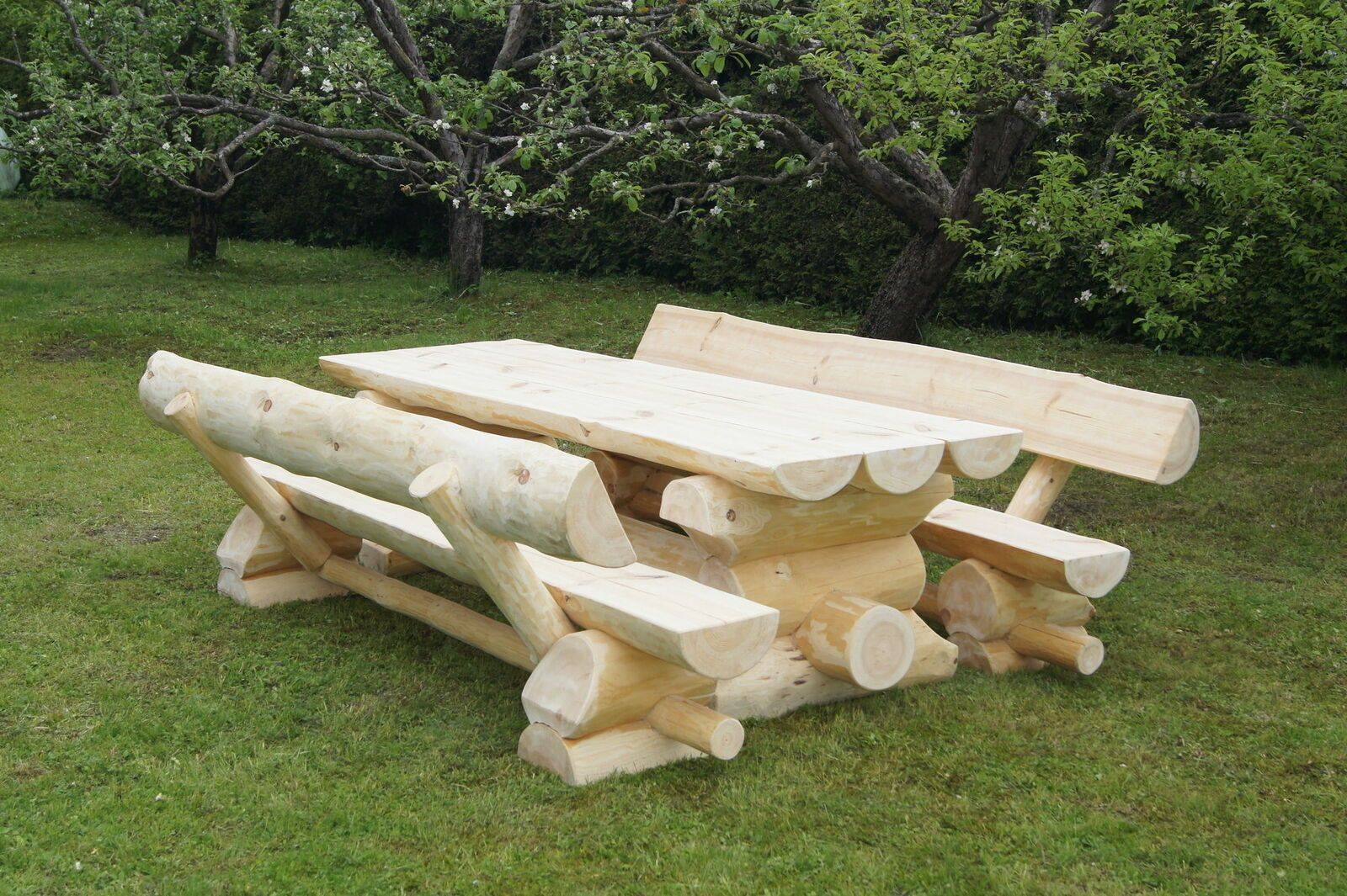 Скамейки из бревна, их виды и технология изготовления