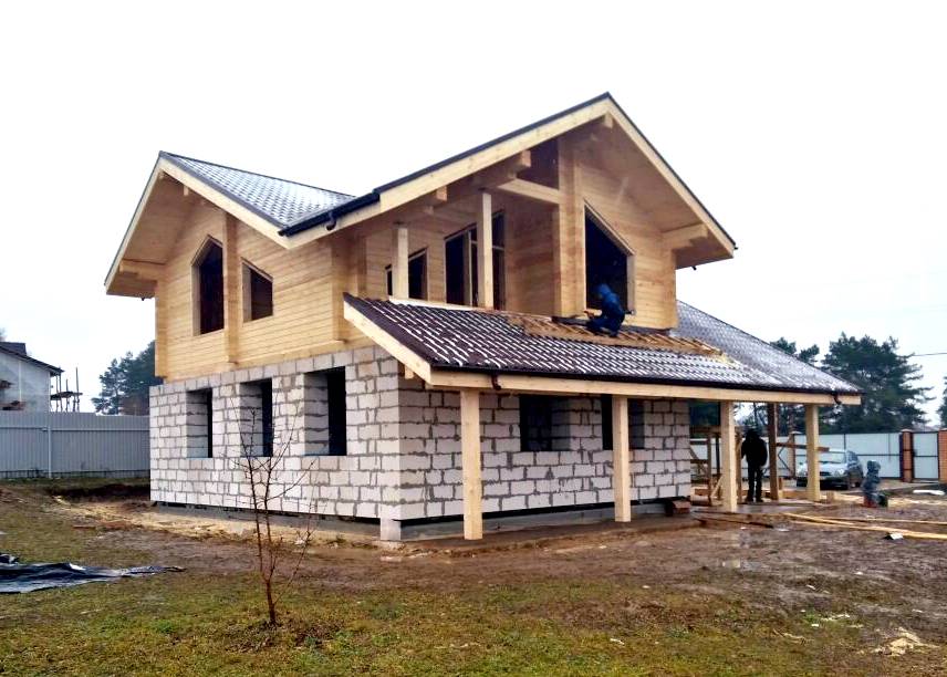 Кирпично-брусовый дом