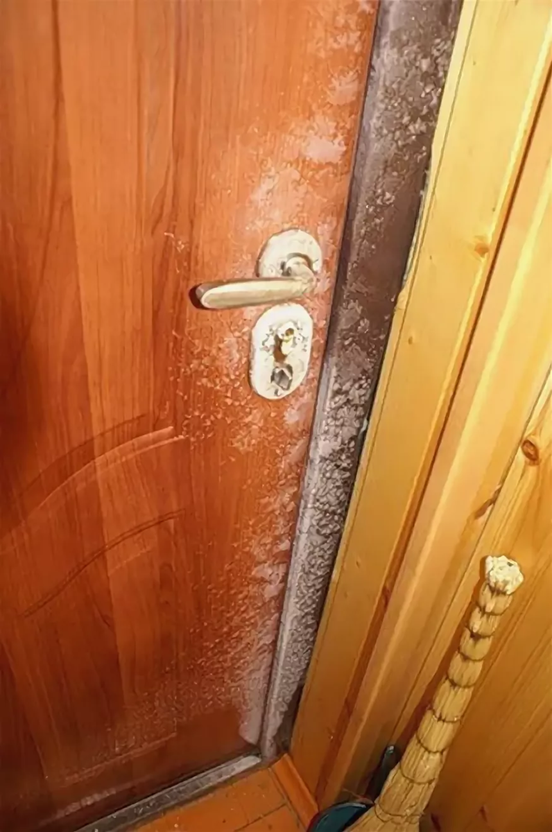 Промерзают двери в частном доме. Обмерзает металлическая входная дверь. Металлическая дверь промерзает. Промерзает металлическая входная дверь. Утеплитель для деревянных дверей.