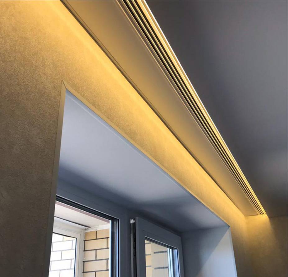 Ниша для штор в натяжном потолке: размеры, виды монтажа, как сделать с подсветкой, фото