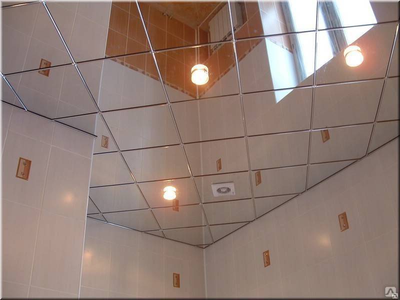 Зеркальный потолок в ванной комнате - фото, виды и особенности