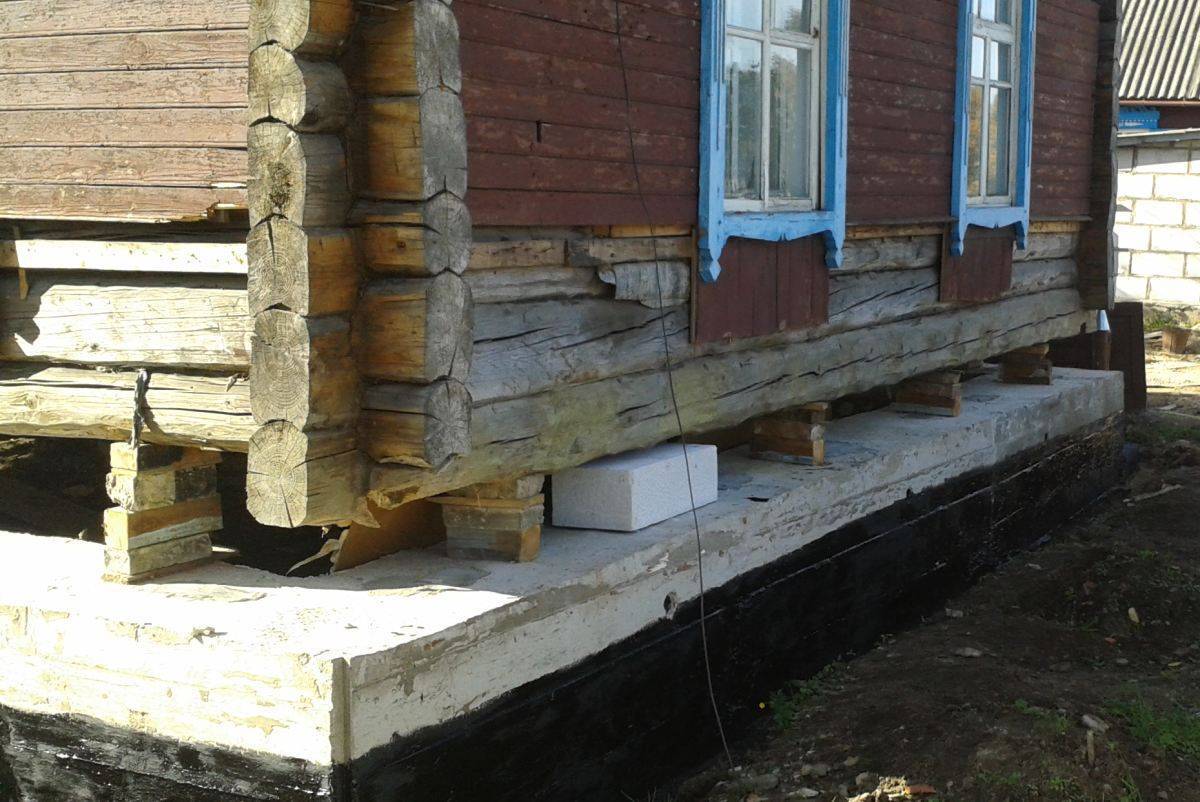 Как залить фундамент под старый деревянный дом не поднимая его?