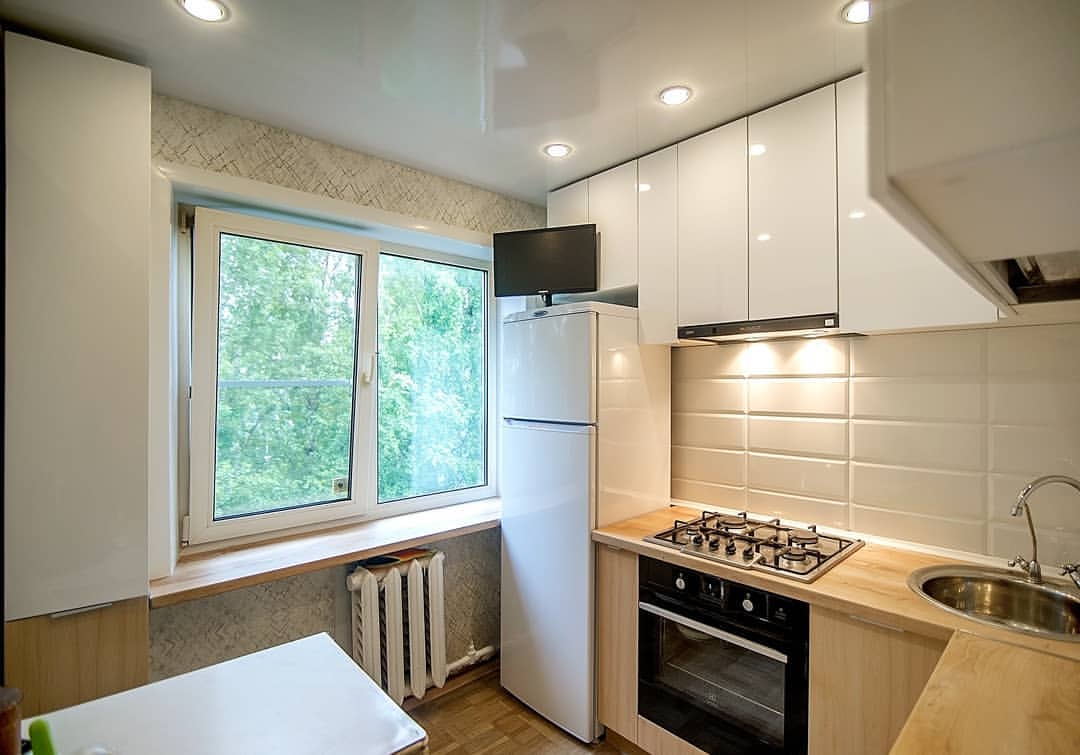 угловая кухня 7 кв м дизайн с холодильником