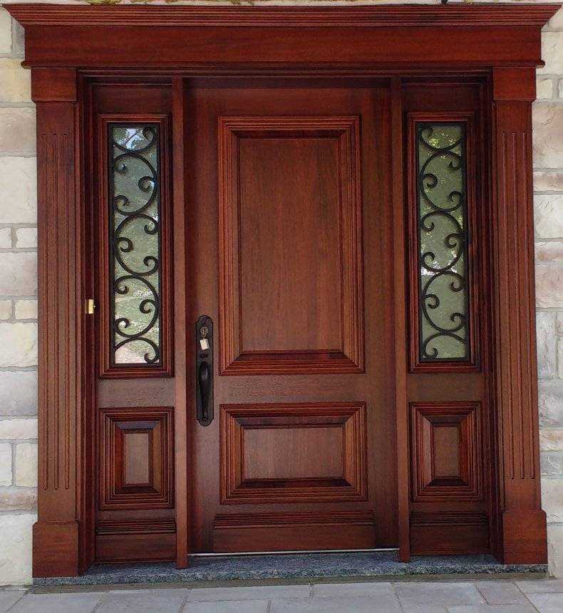 Входная деревянная дверь для частного дома и квартиры: надежность и дизайн