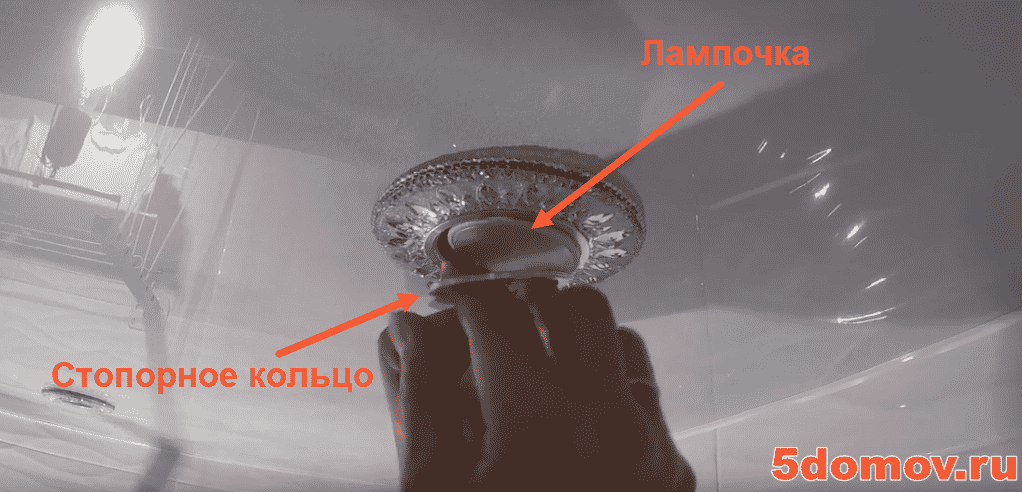 Видео-инструкция: снимаем точечный светильник с натяжного потолка
