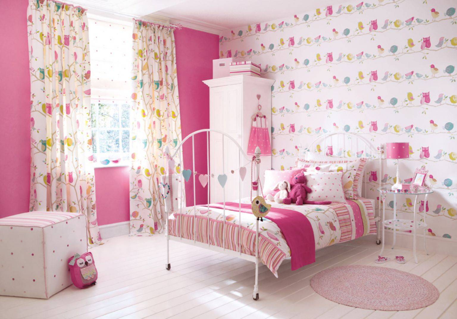 Розовые стены в детской