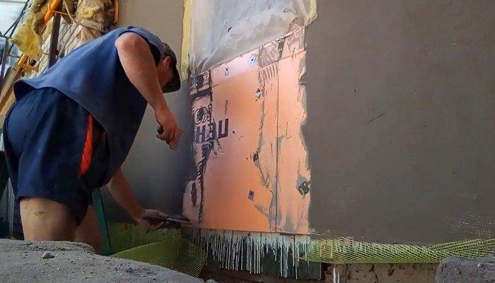 Штукатурка пеноплекса снаружи клеем для плитки. можно ли шпаклевать пеноплекс и прочие нестандартные материалы. выбор шпаклевки для пеноплекса