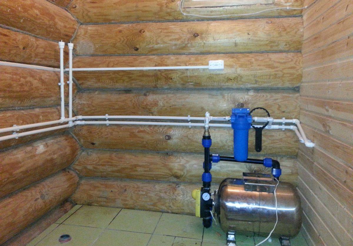 Как необходимо проложить водопроводные трубы в частном доме и в дачный домик: пошаговая инструкция