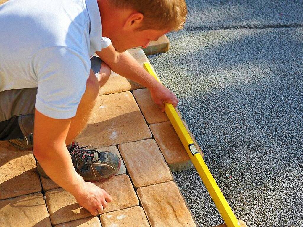 Садовые дорожки из тротуарной плитки своими руками: укладка и дизайн | housedb.ru