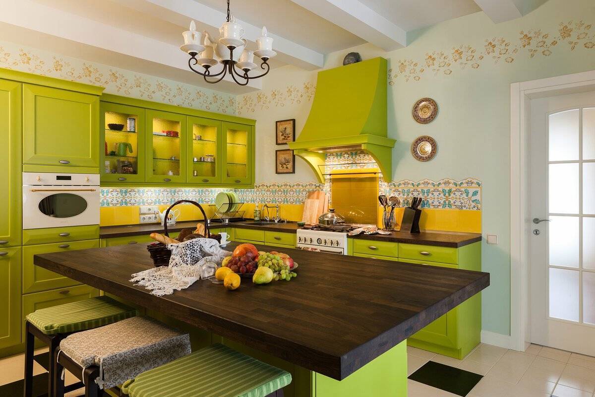 Узкая кухня цвета зелени: как правильно оформить, советы