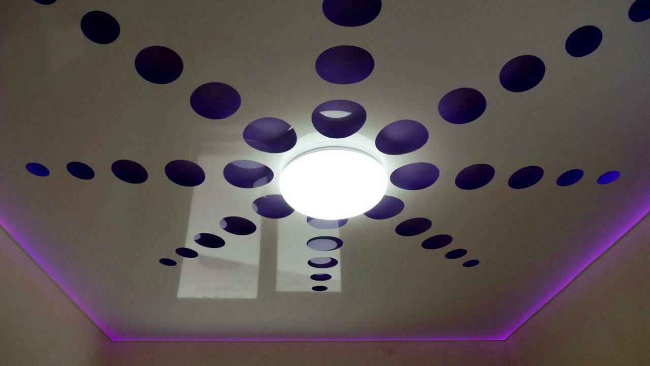Резной потолок с подсветкой