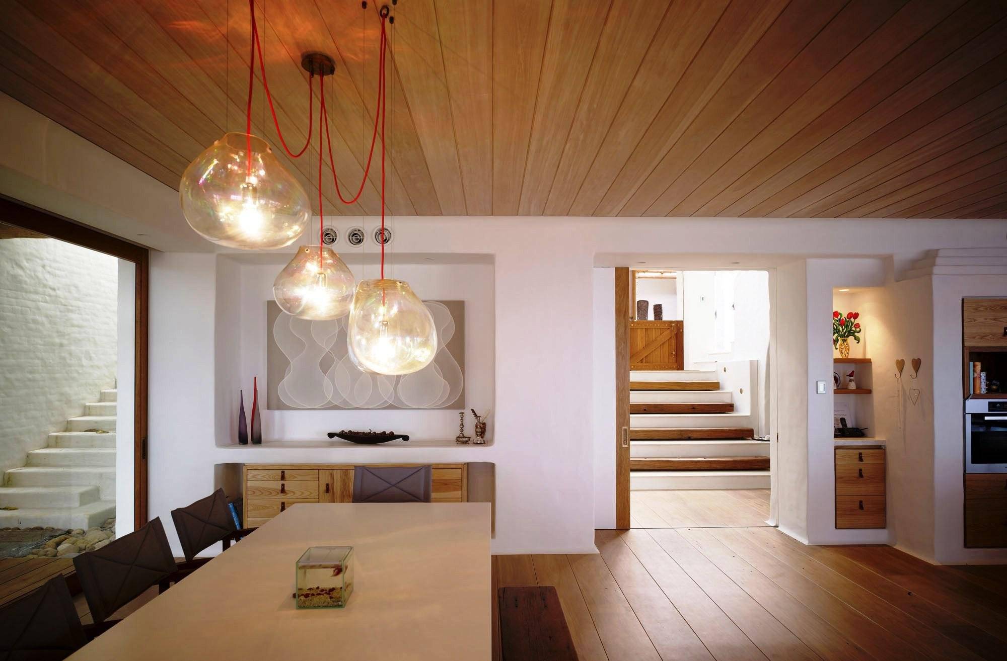 низкий потолок в деревянном доме дизайн фото
