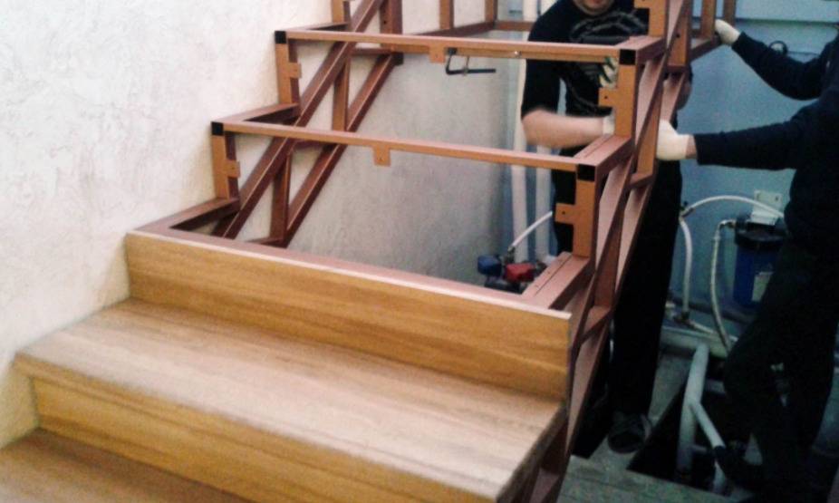 Лестницы на второй этаж на металлическом каркасе
