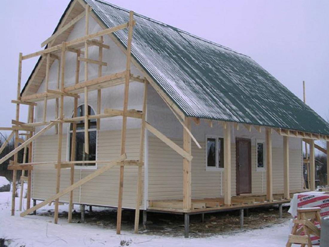 Каркасные дома: можно ли строить зимой и другие вопросы