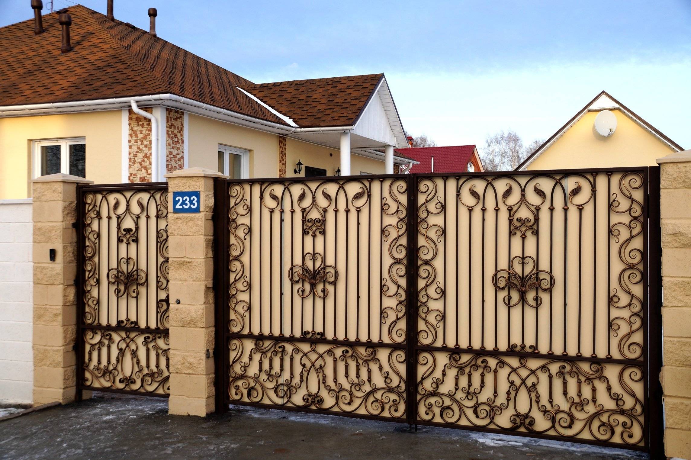 Обзор красивых ворот, калиток в частных домах своими руками