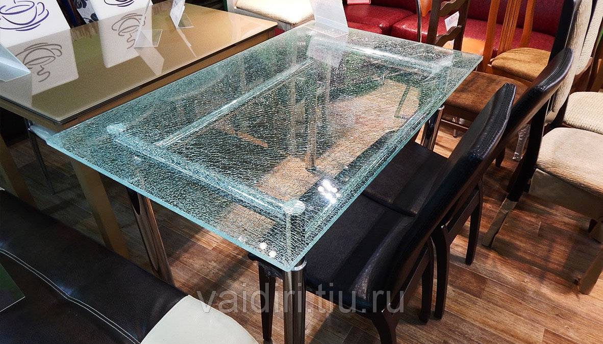Стеклянные столы для кухни: достоинства, размеры, формы, модели, правила эксплуатации, как выбрать