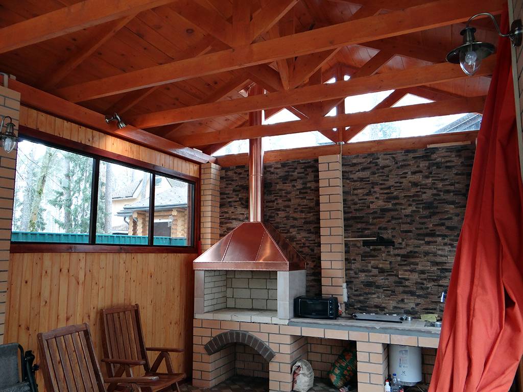 Вытяжка над мангалом в беседке своими руками: как сделать дымоход из металла или из кирпича, расстояние и высота, материалы и инструменты