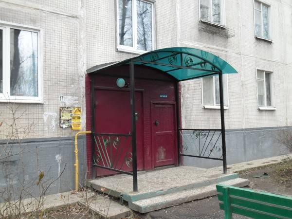 Как называется правильно козырек над подъездом
