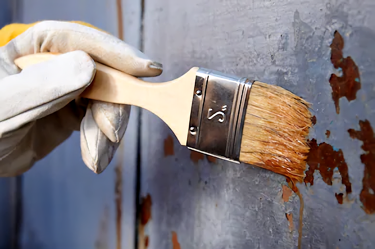Как снять старую краску с двери деревянной и металиической: способы и средства