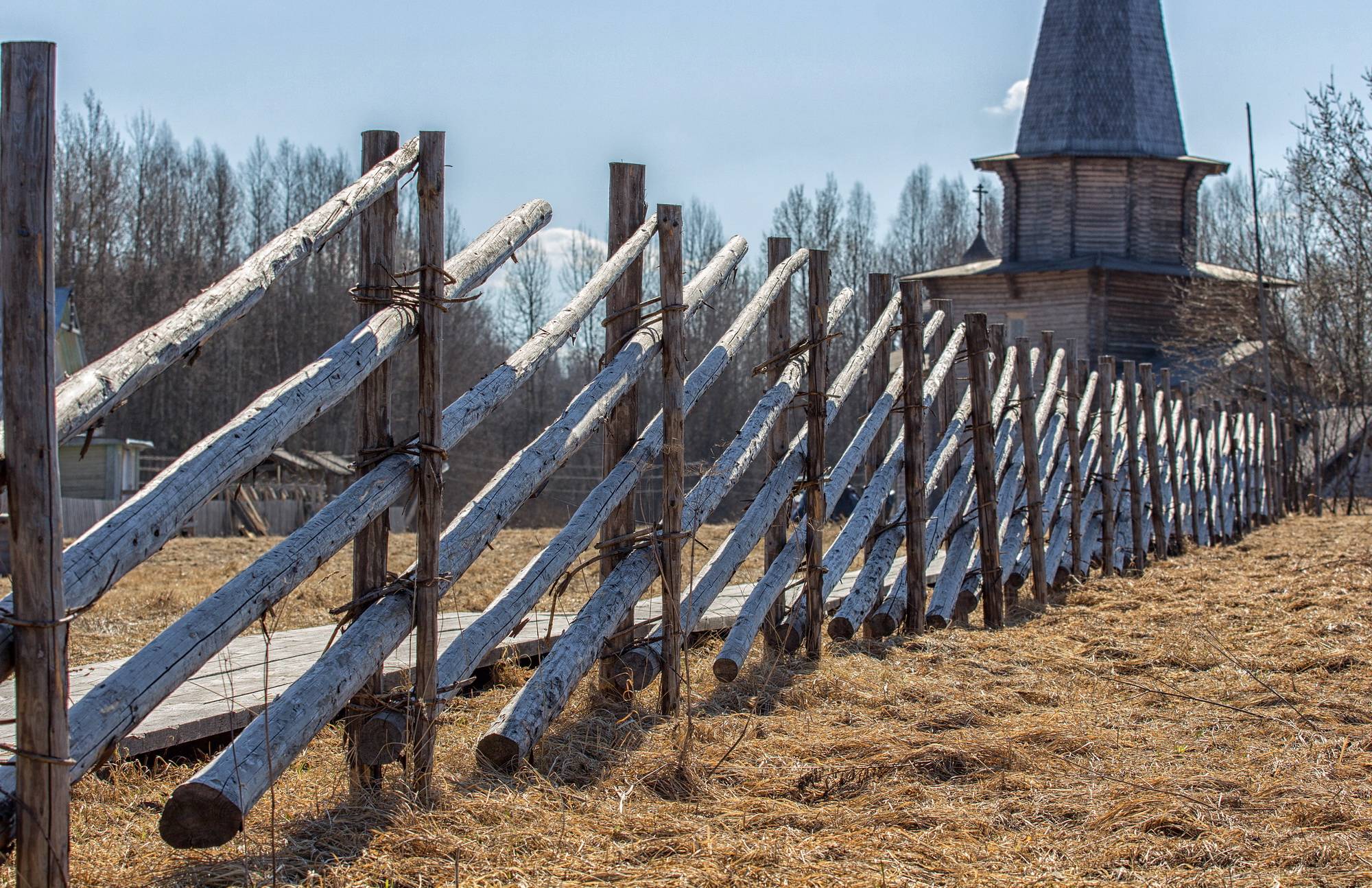 Косая карельская изгородь