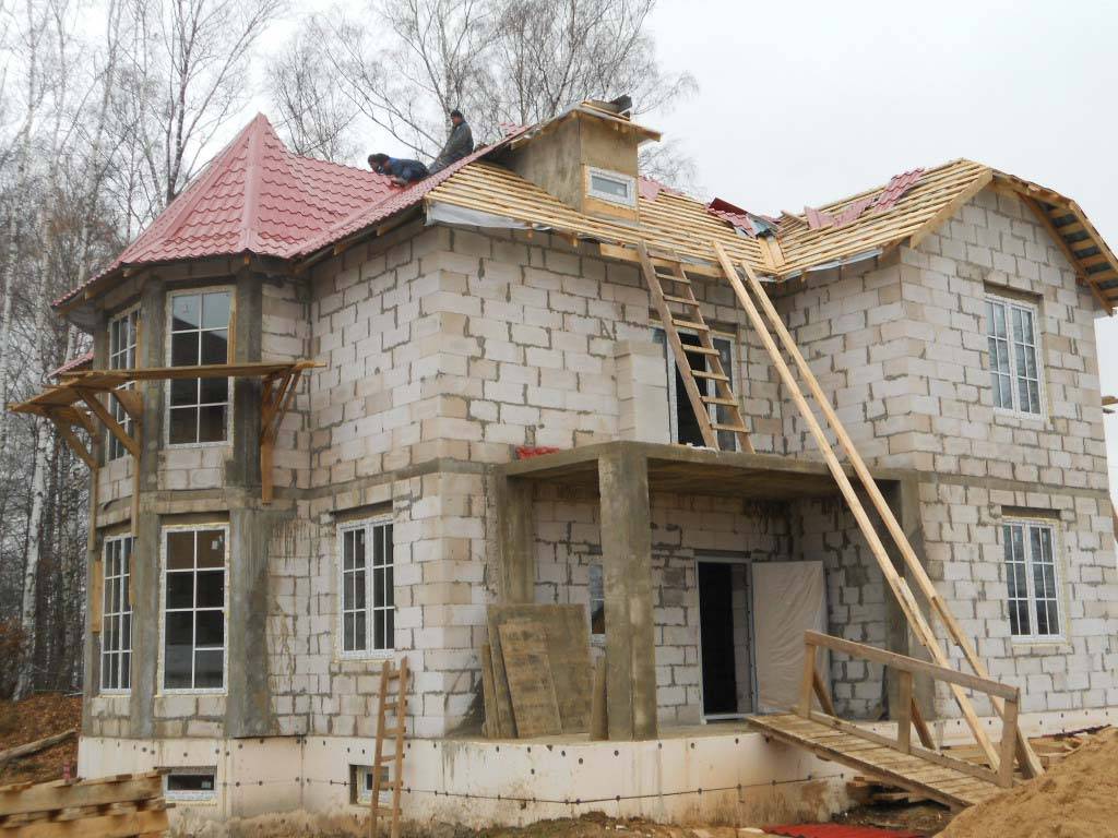 Как построить недорогой, но теплый и долговечный загородный дом?