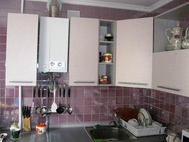Кухня с газовой колонкой – 7 дизайн-идей, 8 советов по ремонту и 40 фото