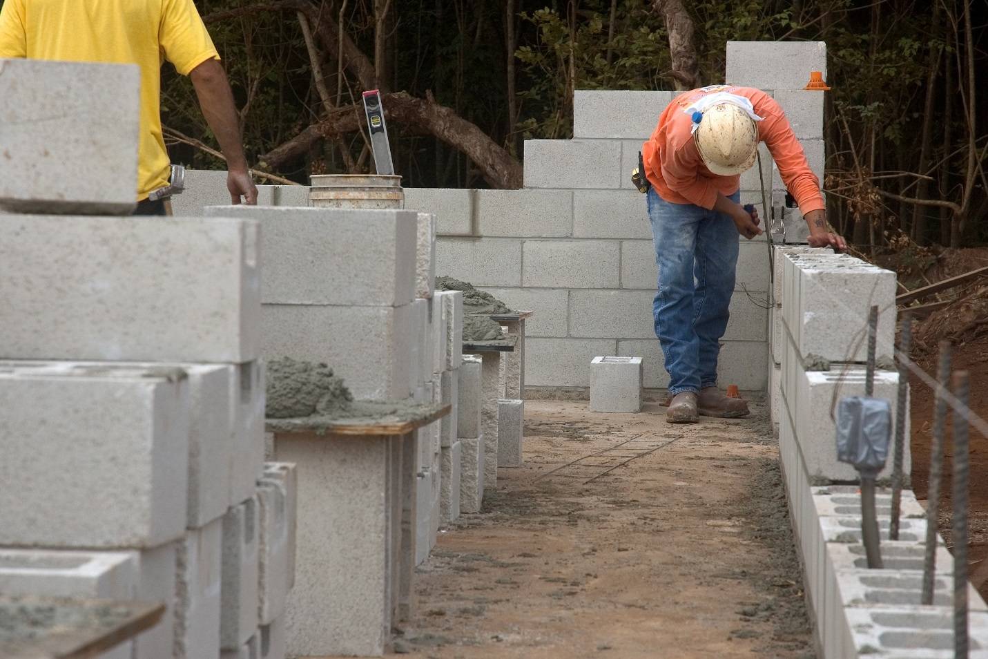 Газобетон или пенобетон: что выбрать для строительства дома – сравнение технологии производства и характеристик материалов