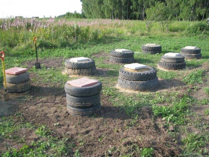 Фундамент из покрышек: отзывы специалистов, способы закладки своими руками для сарая, бани и гаража, а также строительство дома из автомобильных колесных шин