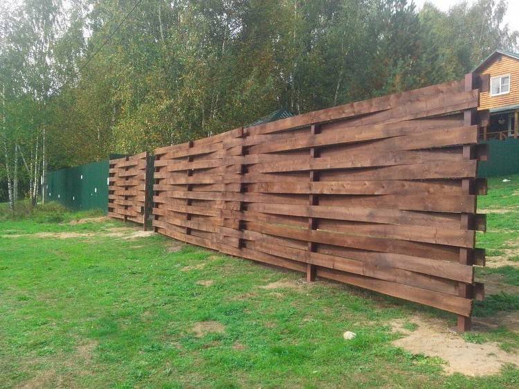 Забор для дачи и частного дома своими руками: дешево и красиво. из чего огородить участок недорого