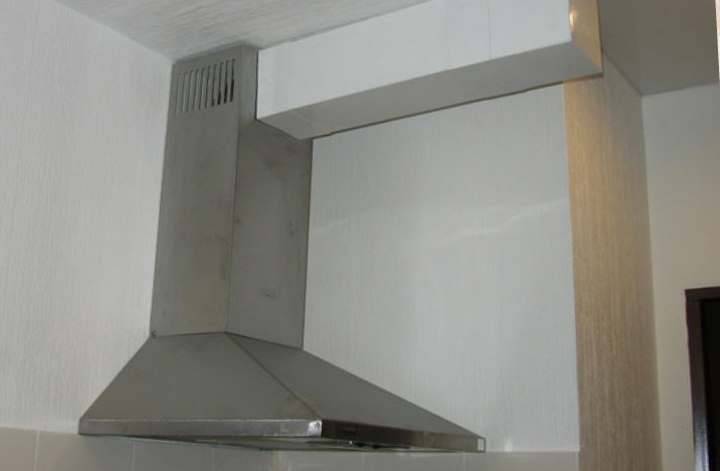 Подключение вытяжки к вентиляции на кухне своими руками: план установки + видео инструкция