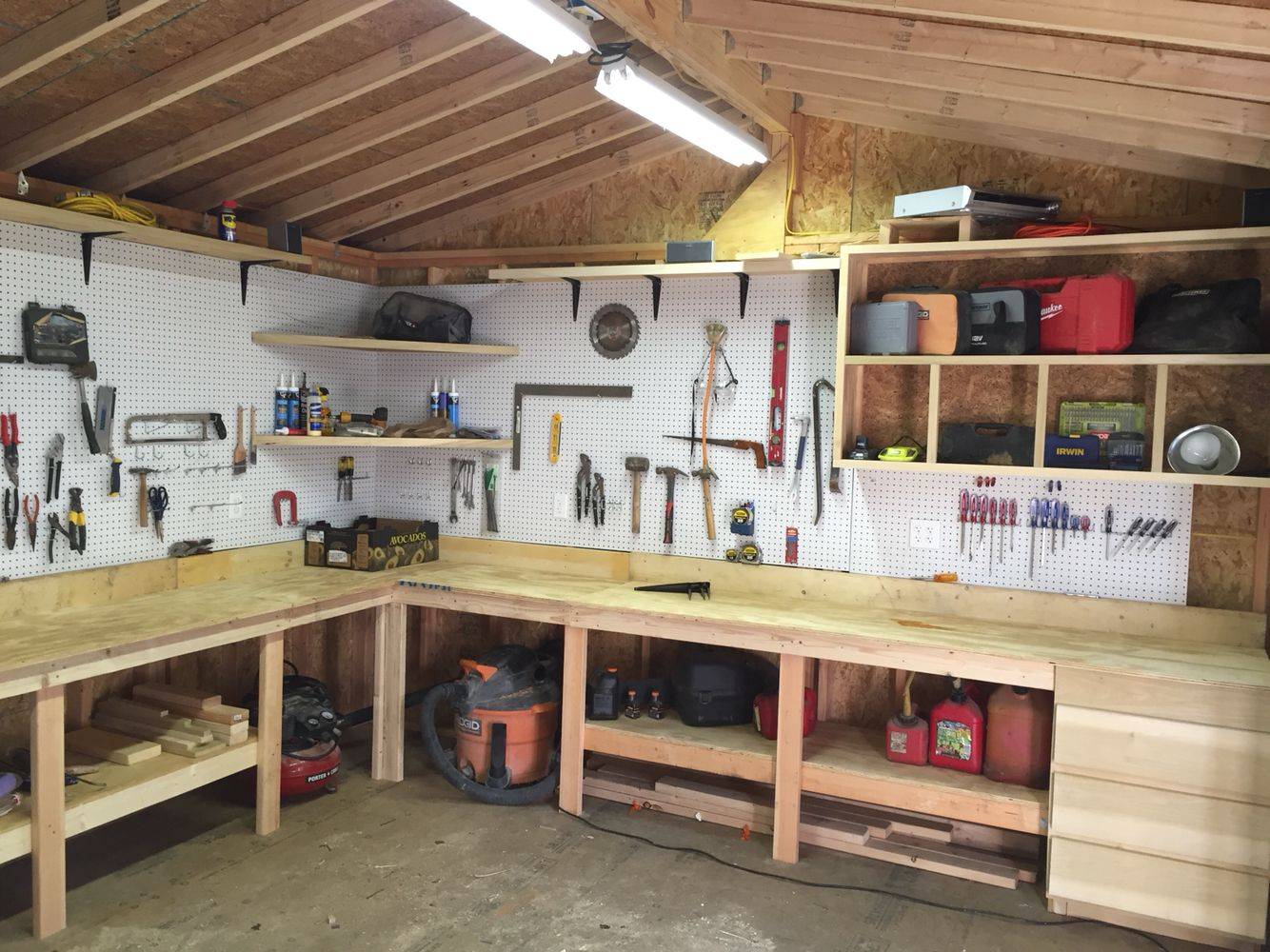 Как обустроить гараж: инструкция по изготовлению и советы как сделать стильно и удобно гараж (150 фото)
