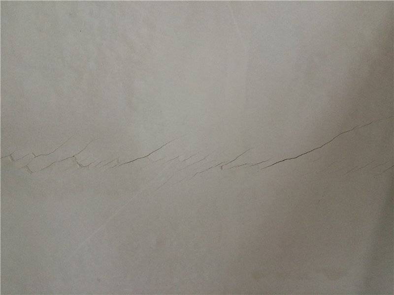 Трещины в стенах: причины и устранение