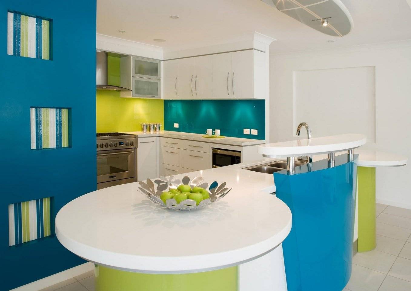 Кухня в зелено голубых тонах