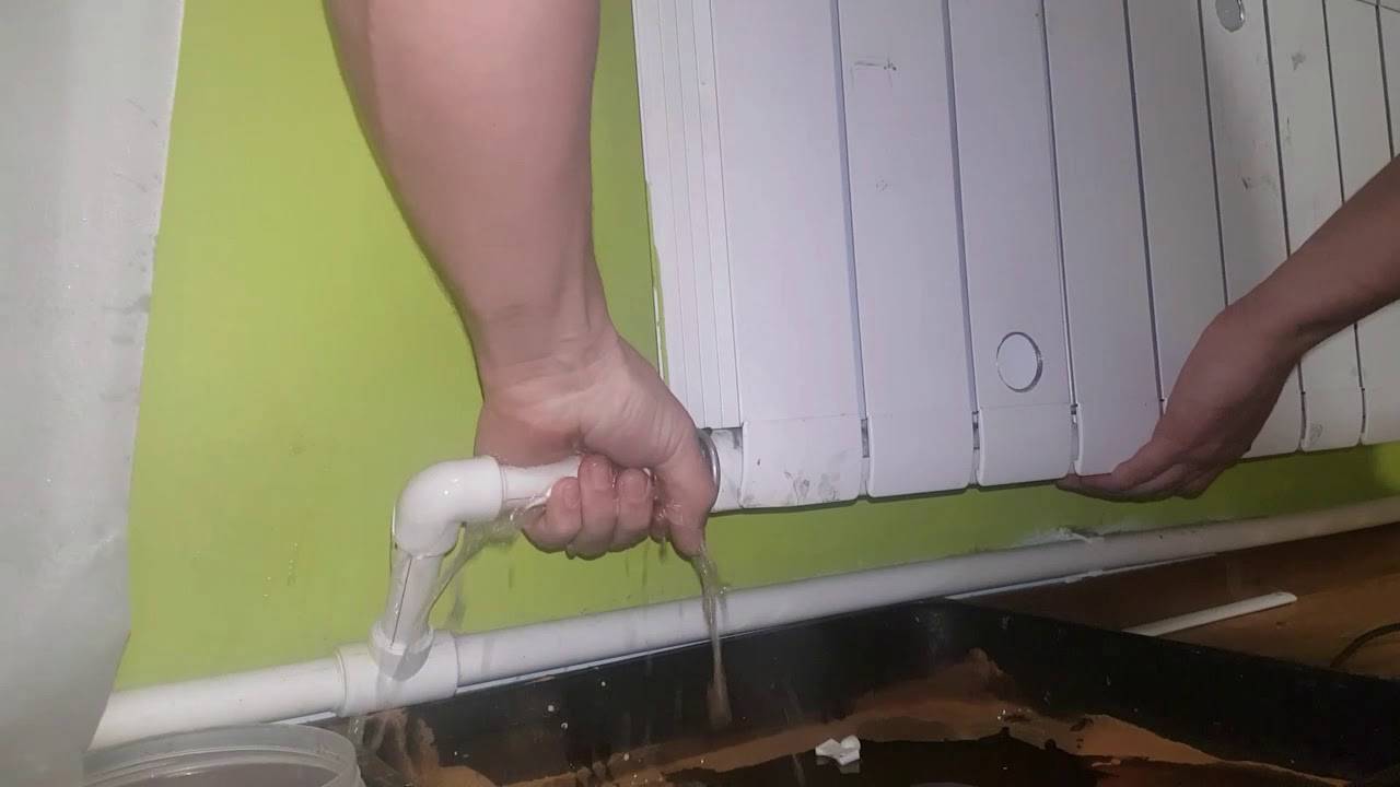 Как заделать течь в трубе отопления, не сливая воду: способы ремонтных работ