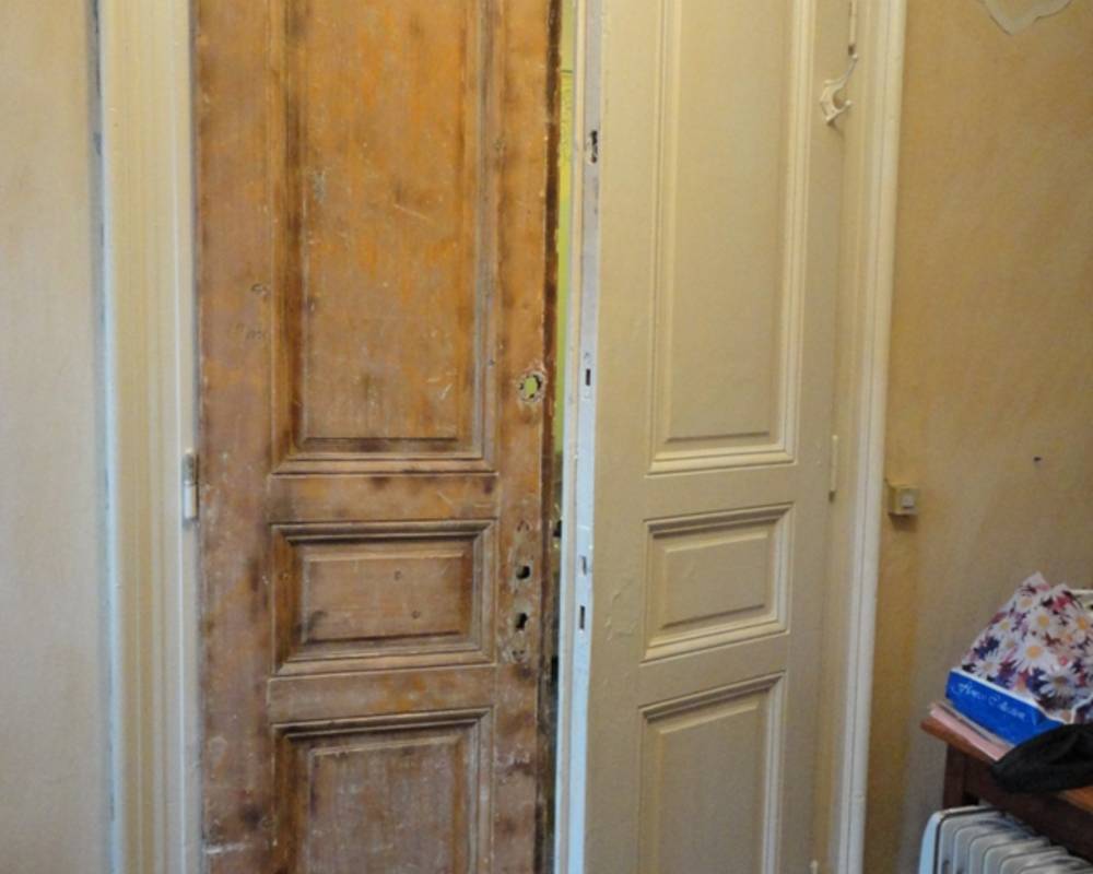 Как можно старым дверям. Старая деревянная дверь. Реставрировать деревянные двери. Двери старые деревянные межкомнатные. Реставрировать старую межкомнатную дверь.
