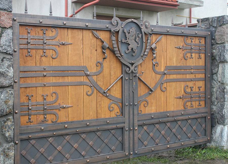 Кованые гаражные ворота под старину своими руками: откатные или распашные? пошаговая инструкция +фото и видео