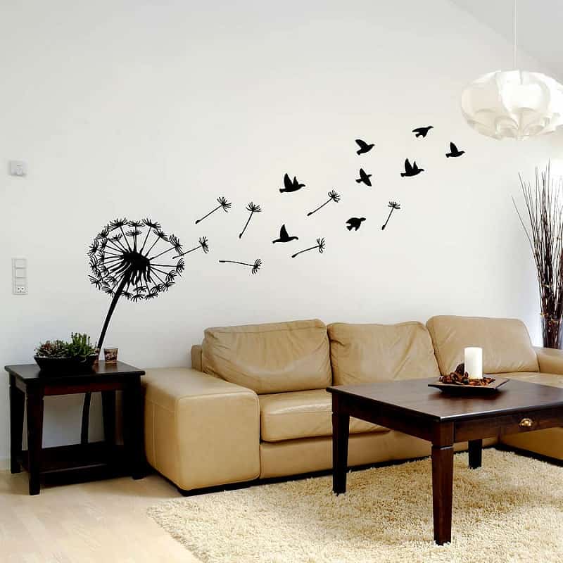 Наклейки на стены для квартиры: применяются ли большие декоративные наклейки в гостиной или коридоре, какие подобрать в спальню и прихожую, как клеить на мебель, дерево или обои